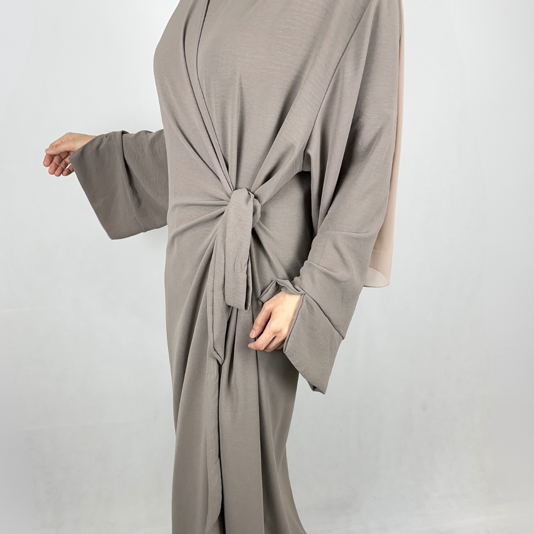 Samra Abaya in Wickeloptik
