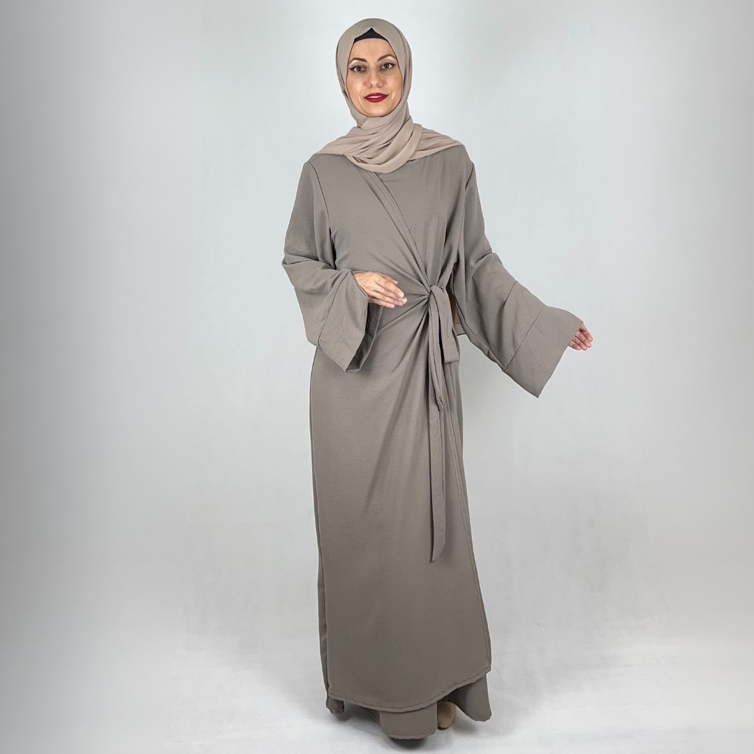 Samra Abaya in Wickeloptik