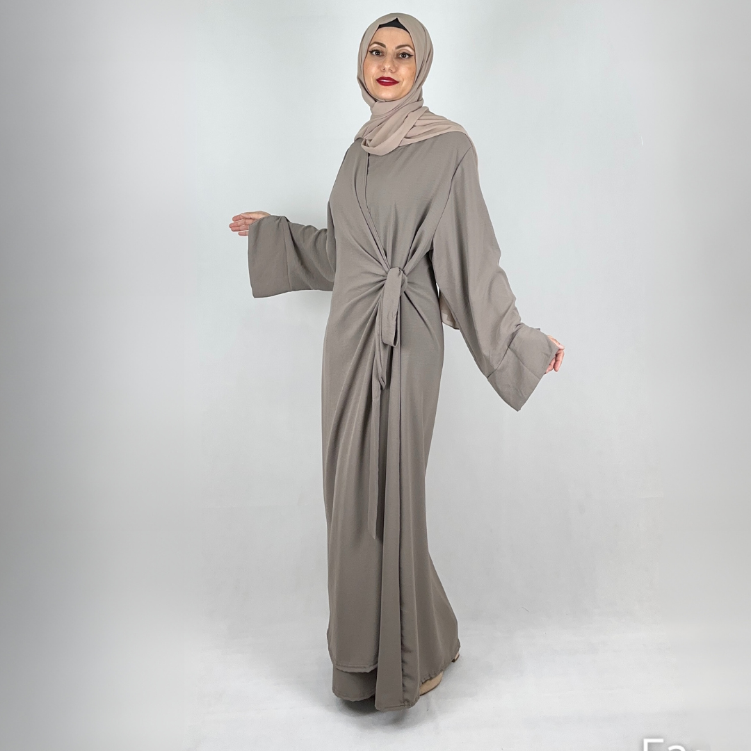 Samra Abaya in Wickeloptik